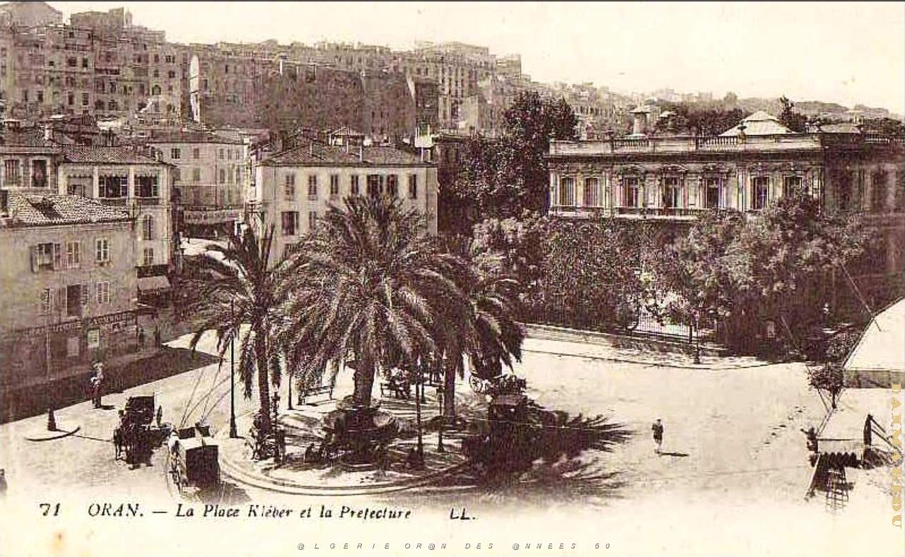 MH b- 012- Place Kleber et prefecture.jpg